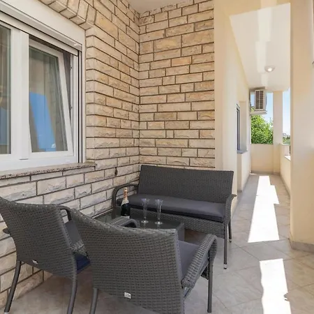 Lovely In With Wifi Appartement Zadar