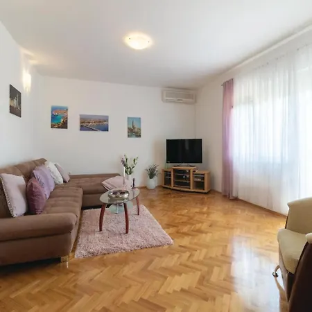 Appartement Lovely In With Wifi Zadar